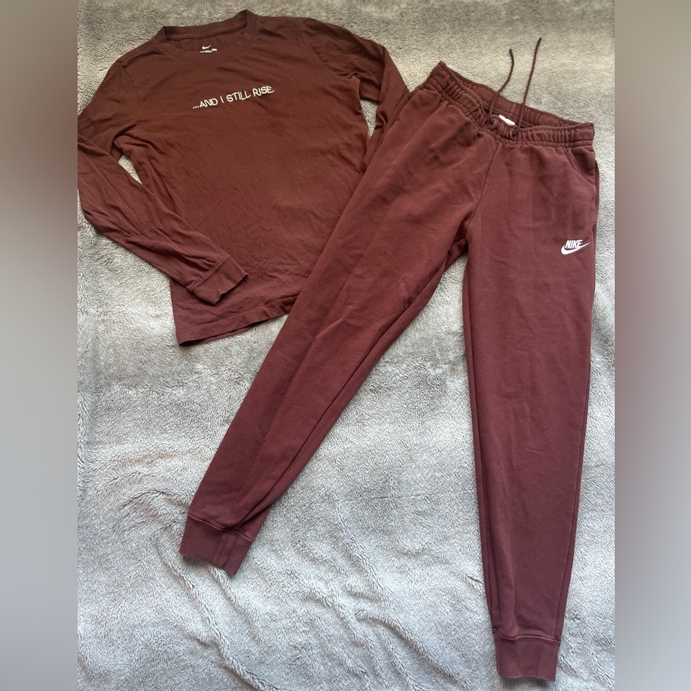 Women’s Nike Club Fleece Burgundy Sweatpants and Tee Matching set